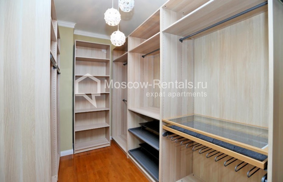 Photo #13 4-room (3 BR) apartment for <a href="http://moscow-rentals.ru/en/articles/long-term-rent" target="_blank">a long-term</a> rent
 in Russia, Moscow, New Arbat str, 27