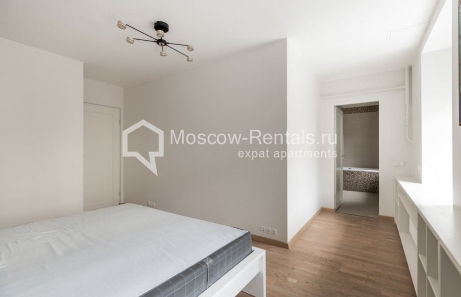 Photo #12 4-room (3 BR) apartment for <a href="http://moscow-rentals.ru/en/articles/long-term-rent" target="_blank">a long-term</a> rent
 in Russia, Moscow, Stoleshnikov lane, 9 С 1
