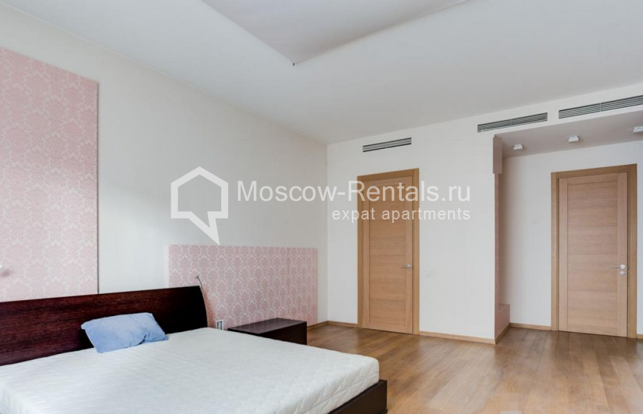 Photo #8 4-room (3 BR) apartment for <a href="http://moscow-rentals.ru/en/articles/long-term-rent" target="_blank">a long-term</a> rent
 in Russia, Moscow, Mosfilmovskaya str, 70 к 6