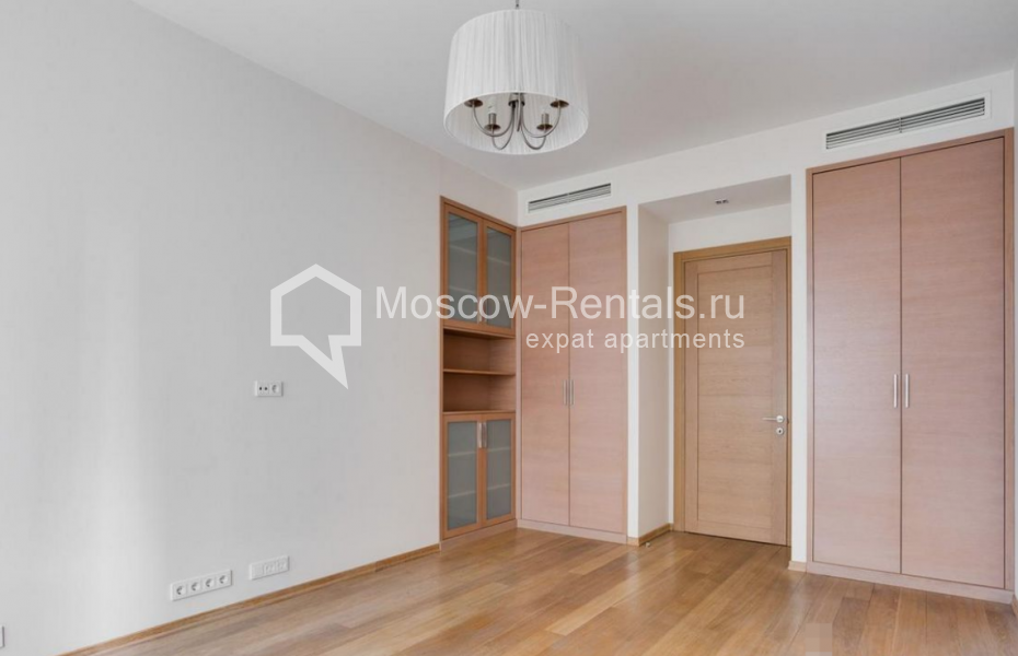 Photo #10 4-room (3 BR) apartment for <a href="http://moscow-rentals.ru/en/articles/long-term-rent" target="_blank">a long-term</a> rent
 in Russia, Moscow, Mosfilmovskaya str, 70 к 6