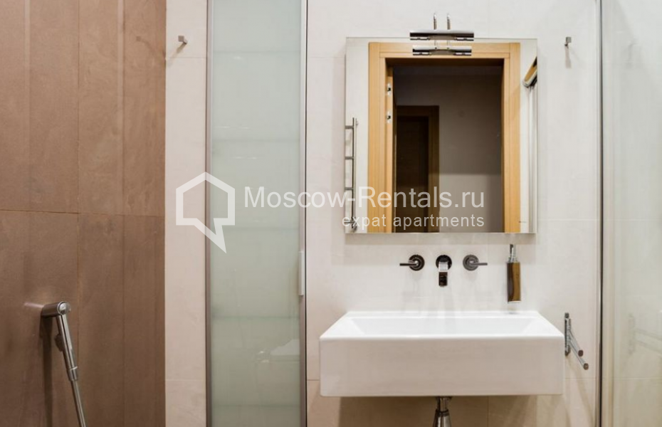Photo #12 4-room (3 BR) apartment for <a href="http://moscow-rentals.ru/en/articles/long-term-rent" target="_blank">a long-term</a> rent
 in Russia, Moscow, Mosfilmovskaya str, 70 к 6