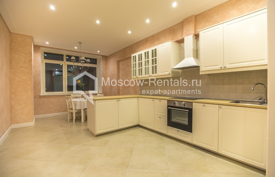 Photo #1 3-room (2 BR) apartment for <a href="http://moscow-rentals.ru/en/articles/long-term-rent" target="_blank">a long-term</a> rent
 in Russia, Moscow, Leninskyi prosp, 98К1
