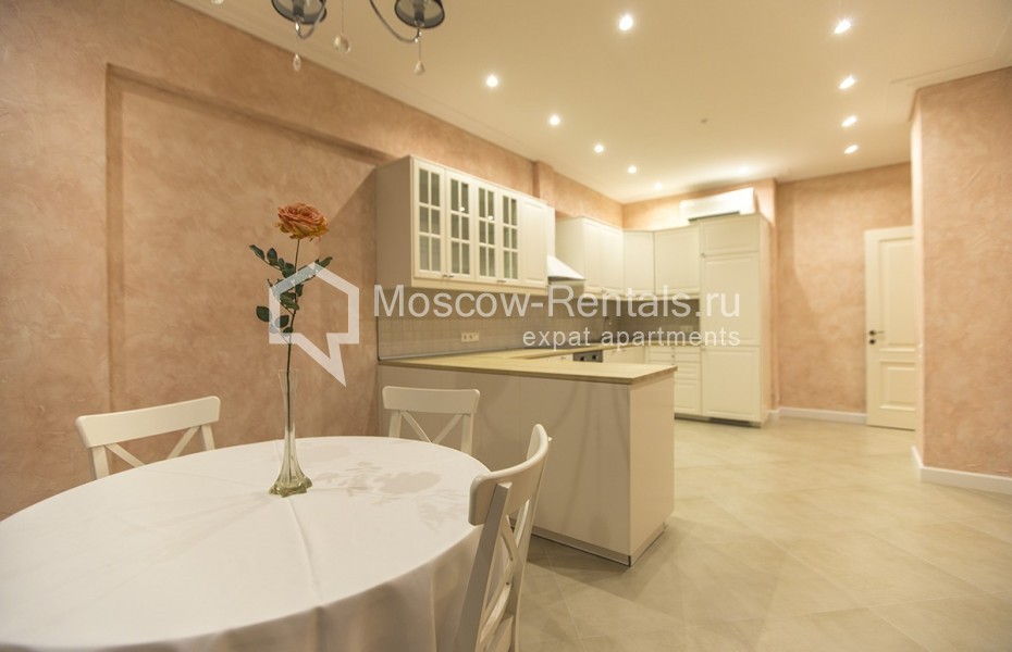 Photo #2 3-room (2 BR) apartment for <a href="http://moscow-rentals.ru/en/articles/long-term-rent" target="_blank">a long-term</a> rent
 in Russia, Moscow, Leninskyi prosp, 98К1