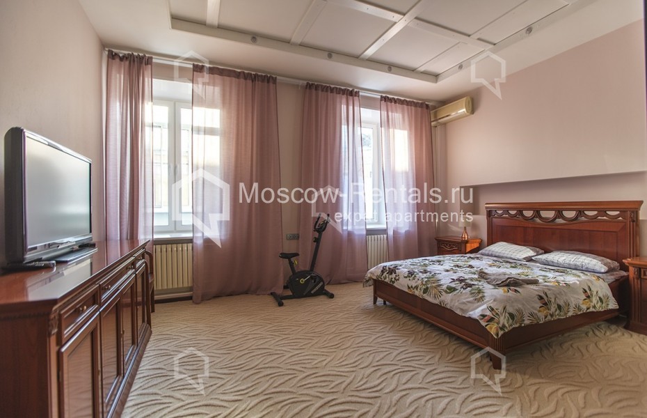 Photo #5 3-room (2 BR) apartment for <a href="http://moscow-rentals.ru/en/articles/long-term-rent" target="_blank">a long-term</a> rent
 in Russia, Moscow, Podkolokolnyi lane, 6 С 3