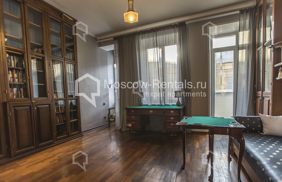 Photo #13 3-room (2 BR) apartment for <a href="http://moscow-rentals.ru/en/articles/long-term-rent" target="_blank">a long-term</a> rent
 in Russia, Moscow, Podkolokolnyi lane, 6 С 3