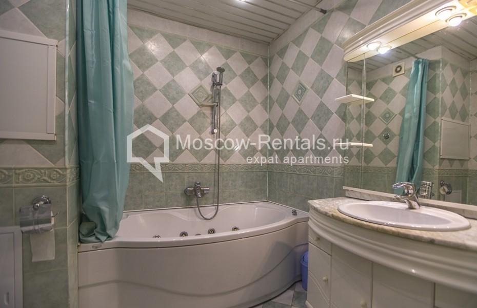 Photo #11 4-room (3 BR) apartment for <a href="http://moscow-rentals.ru/en/articles/long-term-rent" target="_blank">a long-term</a> rent
 in Russia, Moscow, Pokryshkina str, 11