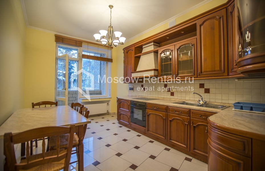 Photo #1 4-room (3 BR) apartment for <a href="http://moscow-rentals.ru/en/articles/long-term-rent" target="_blank">a long-term</a> rent
 in Russia, Moscow, Starokonushennyi lane, 32