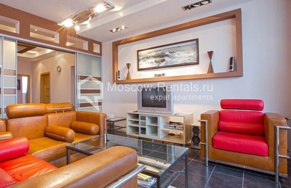 Photo #1 4-room (3 BR) apartment for <a href="http://moscow-rentals.ru/en/articles/long-term-rent" target="_blank">a long-term</a> rent
 in Russia, Moscow, Serpukhovskyi lane., 7С1