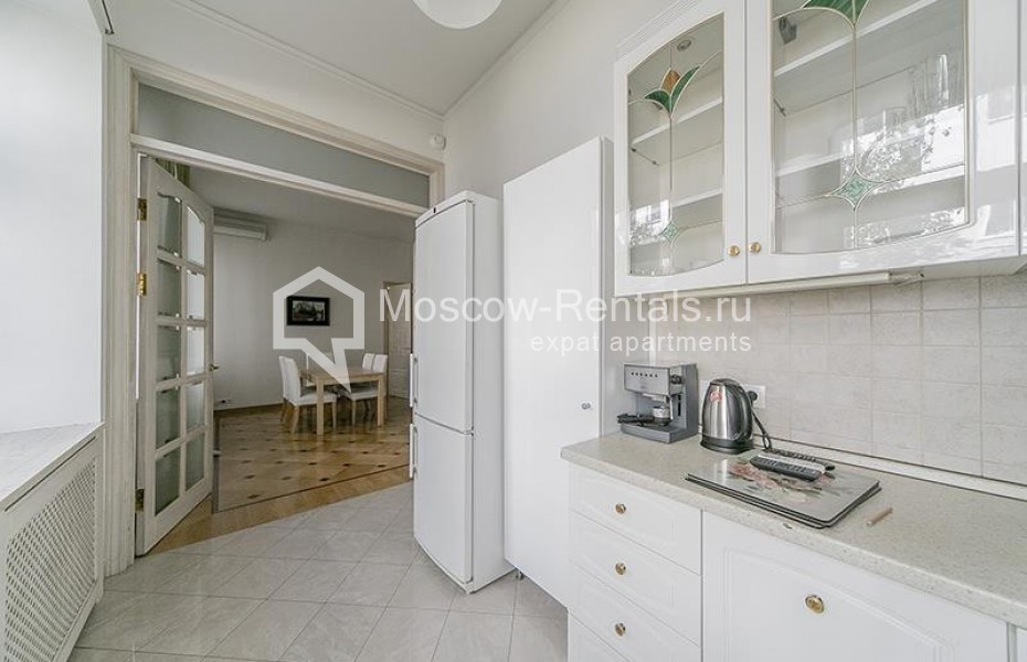 Photo #5 4-room (3 BR) apartment for <a href="http://moscow-rentals.ru/en/articles/long-term-rent" target="_blank">a long-term</a> rent
 in Russia, Moscow, Trekhprudnyi lane, 11/13 С 1