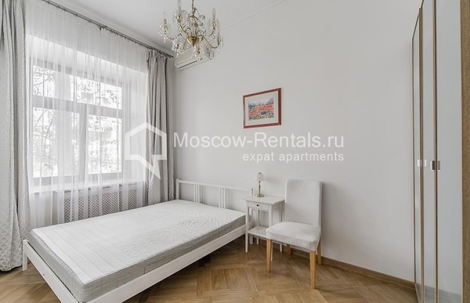 Photo #7 4-room (3 BR) apartment for <a href="http://moscow-rentals.ru/en/articles/long-term-rent" target="_blank">a long-term</a> rent
 in Russia, Moscow, Trekhprudnyi lane, 11/13 С 1