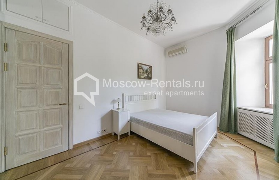 Photo #9 4-room (3 BR) apartment for <a href="http://moscow-rentals.ru/en/articles/long-term-rent" target="_blank">a long-term</a> rent
 in Russia, Moscow, Trekhprudnyi lane, 11/13 С 1