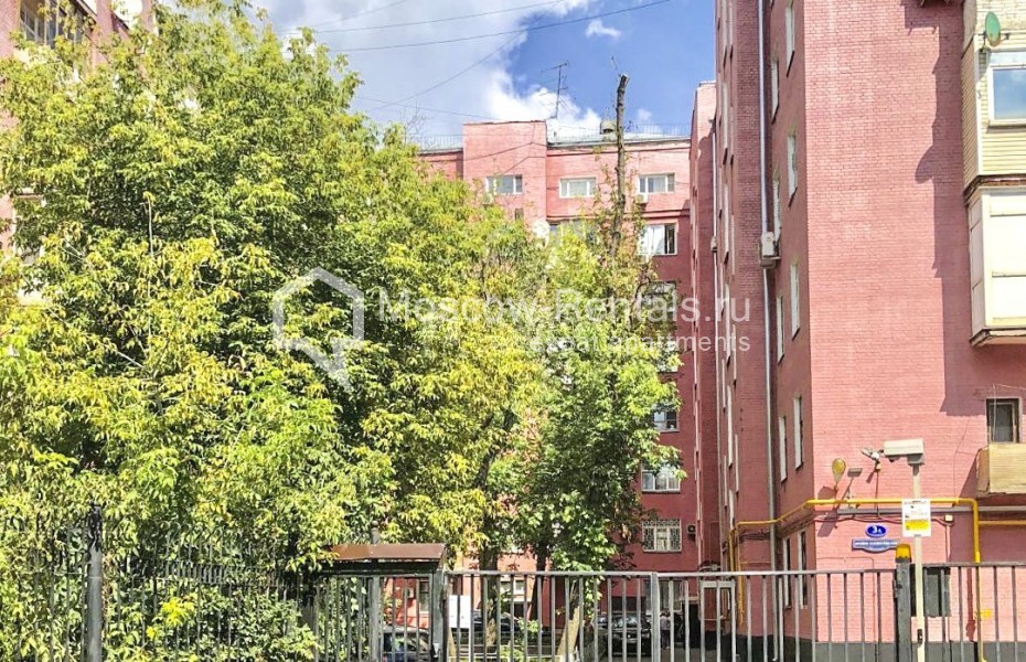 Photo #1 3-room (2 BR) apartment for <a href="http://moscow-rentals.ru/en/articles/long-term-rent" target="_blank">a long-term</a> rent
 in Russia, Moscow, Bolshoi Zlatoustinkyi lane, 3 А С2