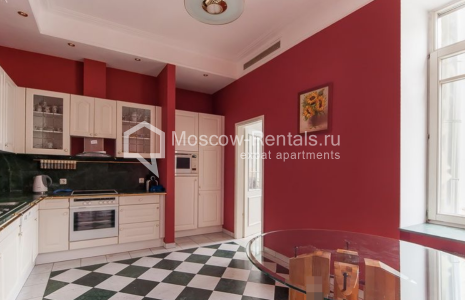 Photo #10 3-room (2 BR) apartment for <a href="http://moscow-rentals.ru/en/articles/long-term-rent" target="_blank">a long-term</a> rent
 in Russia, Moscow, Tsvetnoy blv, 9