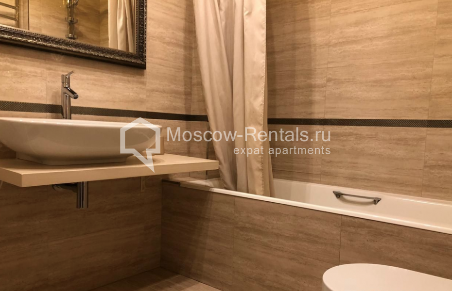Photo #16 3-room (2 BR) apartment for <a href="http://moscow-rentals.ru/en/articles/long-term-rent" target="_blank">a long-term</a> rent
 in Russia, Moscow, Kotelnicheskaya emb, 25 к 2