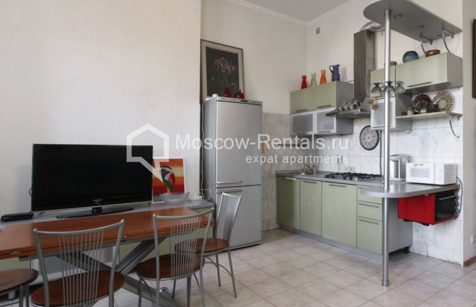 Photo #1 3-room (2 BR) apartment for <a href="http://moscow-rentals.ru/en/articles/long-term-rent" target="_blank">a long-term</a> rent
 in Russia, Moscow, Trekhprudnyi lane, 11/13 С 2