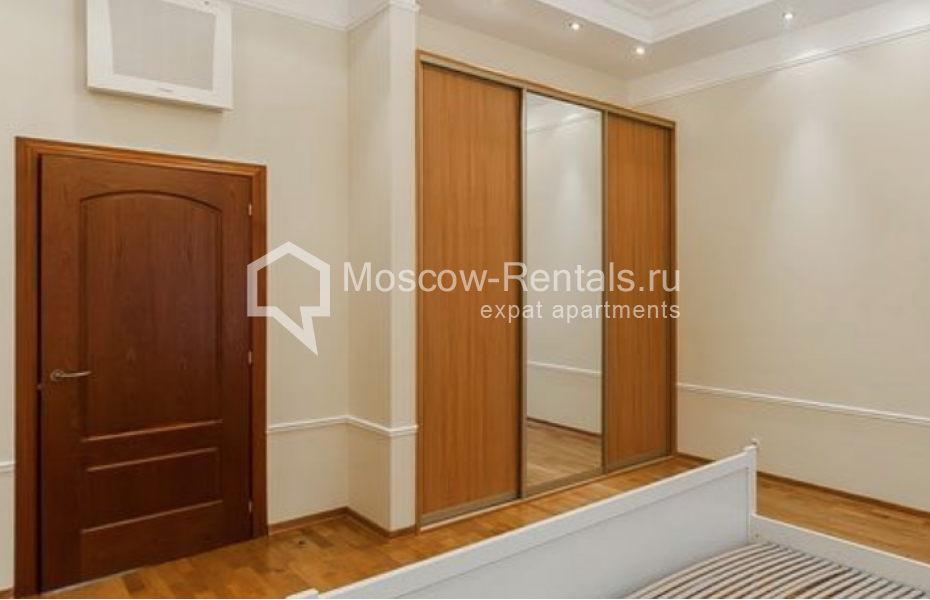 Photo #9 4-room (3 BR) apartment for <a href="http://moscow-rentals.ru/en/articles/long-term-rent" target="_blank">a long-term</a> rent
 in Russia, Moscow, Kozikhinskyi lane, 8