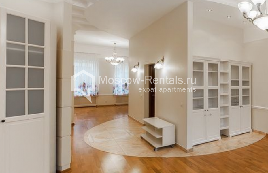 Photo #2 4-room (3 BR) apartment for <a href="http://moscow-rentals.ru/en/articles/long-term-rent" target="_blank">a long-term</a> rent
 in Russia, Moscow, Kozikhinskyi lane, 8