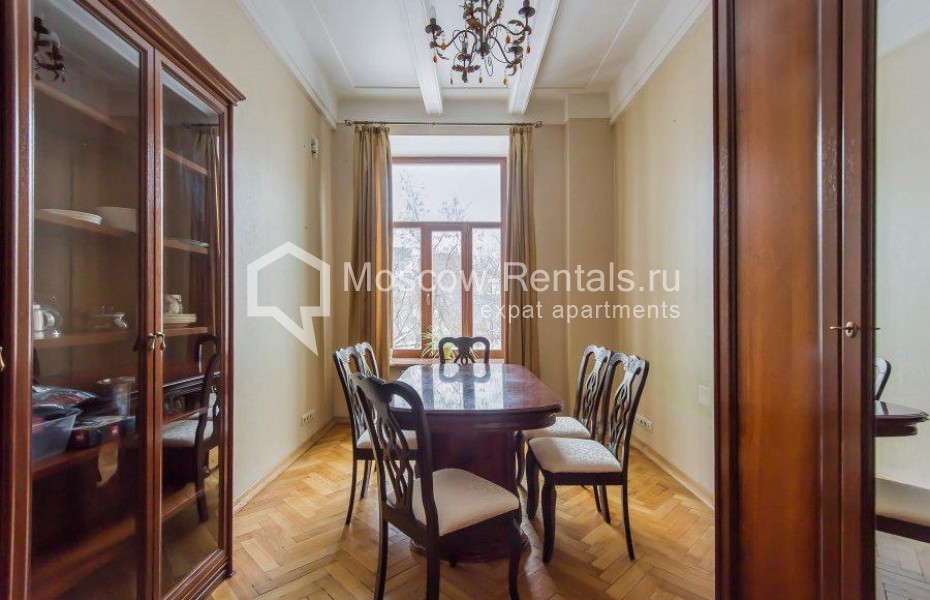 Photo #5 4-room (3 BR) apartment for <a href="http://moscow-rentals.ru/en/articles/long-term-rent" target="_blank">a long-term</a> rent
 in Russia, Moscow, Trekhprudnyi lane, 8