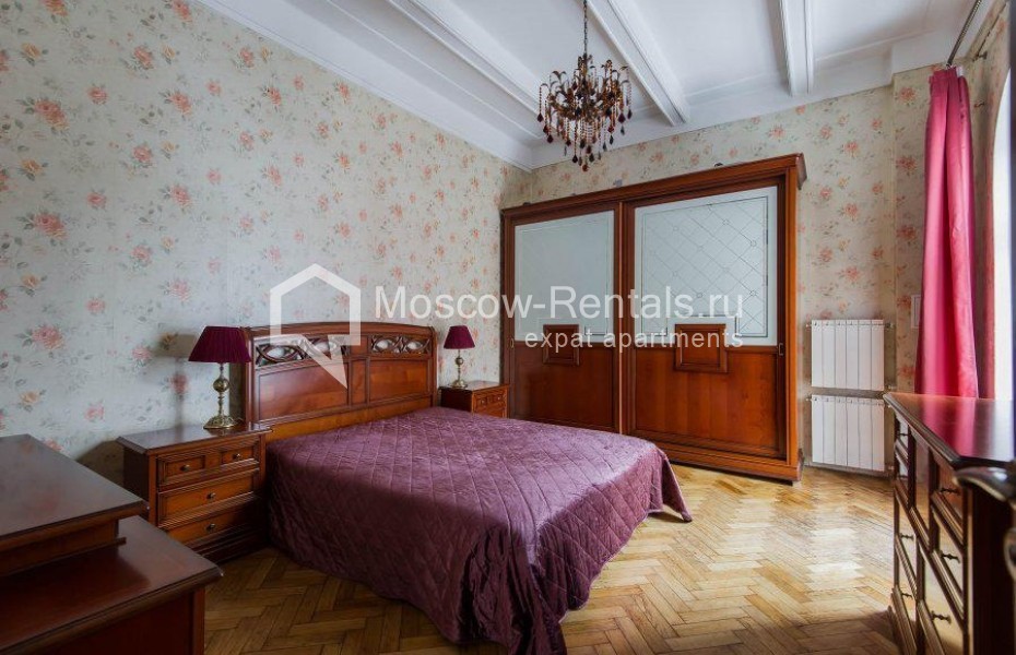 Photo #7 4-room (3 BR) apartment for <a href="http://moscow-rentals.ru/en/articles/long-term-rent" target="_blank">a long-term</a> rent
 in Russia, Moscow, Trekhprudnyi lane, 8