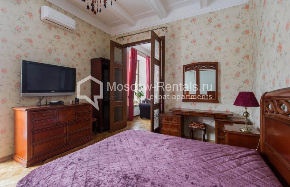Photo #8 4-room (3 BR) apartment for <a href="http://moscow-rentals.ru/en/articles/long-term-rent" target="_blank">a long-term</a> rent
 in Russia, Moscow, Trekhprudnyi lane, 8