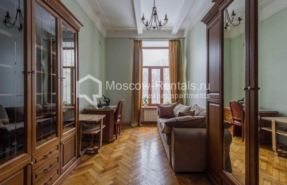Photo #9 4-room (3 BR) apartment for <a href="http://moscow-rentals.ru/en/articles/long-term-rent" target="_blank">a long-term</a> rent
 in Russia, Moscow, Trekhprudnyi lane, 8