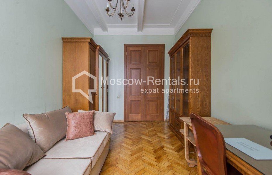 Photo #10 4-room (3 BR) apartment for <a href="http://moscow-rentals.ru/en/articles/long-term-rent" target="_blank">a long-term</a> rent
 in Russia, Moscow, Trekhprudnyi lane, 8