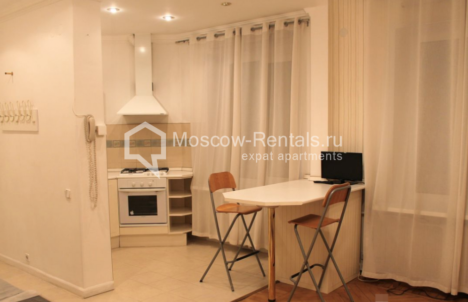 Photo #3 2-room (1 BR) apartment for <a href="http://moscow-rentals.ru/en/articles/long-term-rent" target="_blank">a long-term</a> rent
 in Russia, Moscow, Gazetnyi lane, 1/12