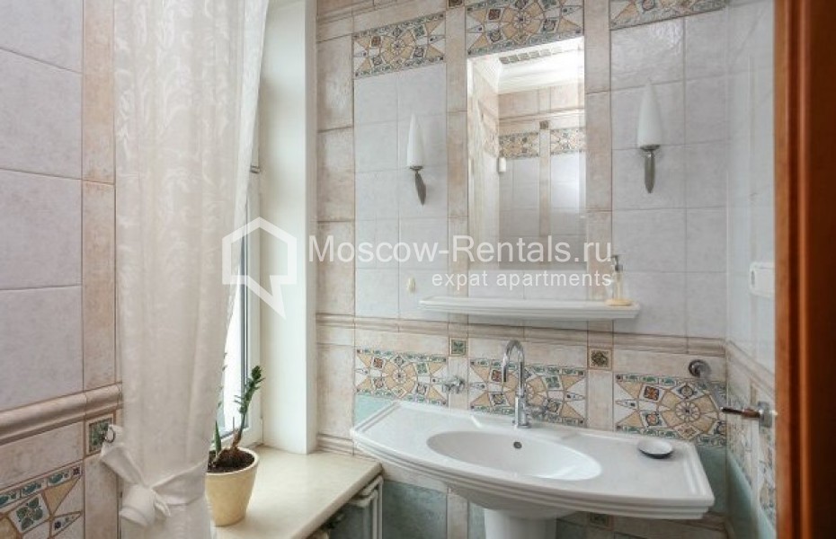Photo #12 3-room (2 BR) apartment for <a href="http://moscow-rentals.ru/en/articles/long-term-rent" target="_blank">a long-term</a> rent
 in Russia, Moscow, Rozhdestvenskyi blv, 17