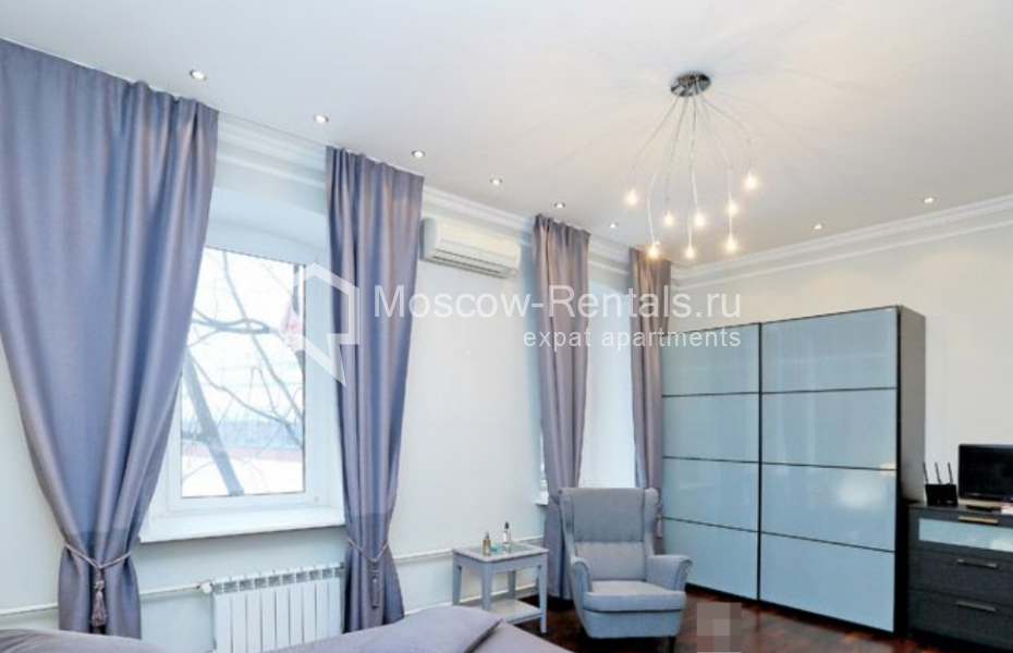 Photo #10 3-room (2 BR) apartment for <a href="http://moscow-rentals.ru/en/articles/long-term-rent" target="_blank">a long-term</a> rent
 in Russia, Moscow, Prechistenskaya emb, 45/1С3