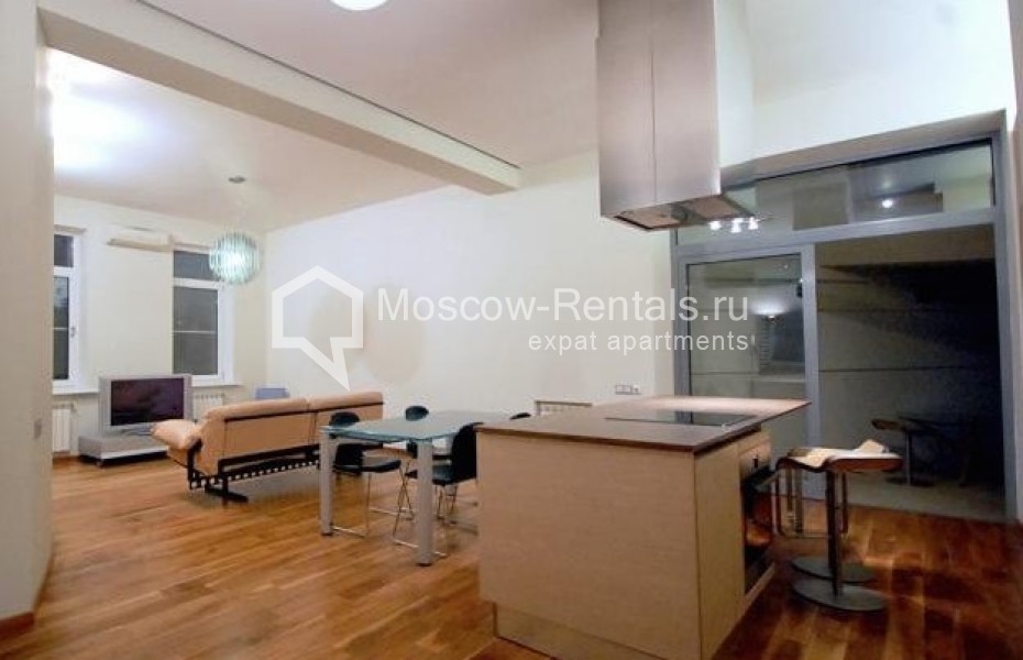 Photo #1 3-room (2 BR) apartment for <a href="http://moscow-rentals.ru/en/articles/long-term-rent" target="_blank">a long-term</a> rent
 in Russia, Moscow, Merzlyakovskyi lane, 13