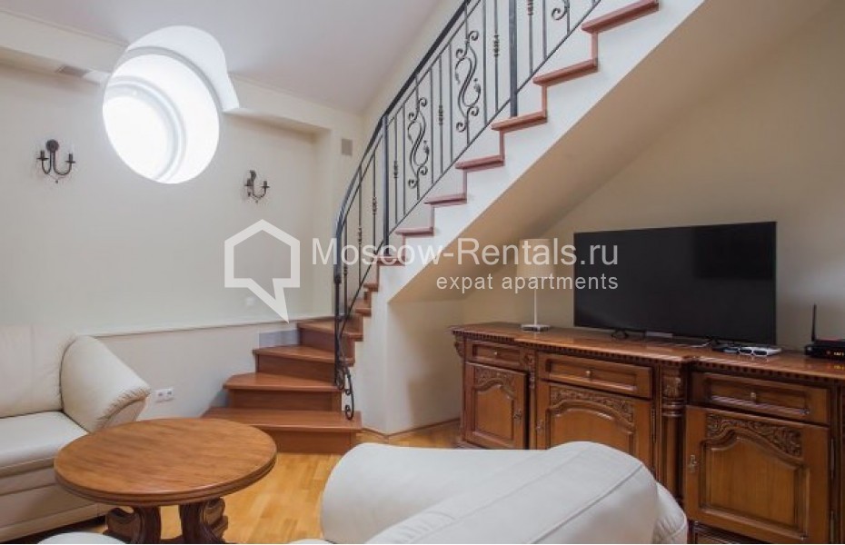 Photo #1 4-room (3 BR) apartment for <a href="http://moscow-rentals.ru/en/articles/long-term-rent" target="_blank">a long-term</a> rent
 in Russia, Moscow, Neglinnaya str, 18С1