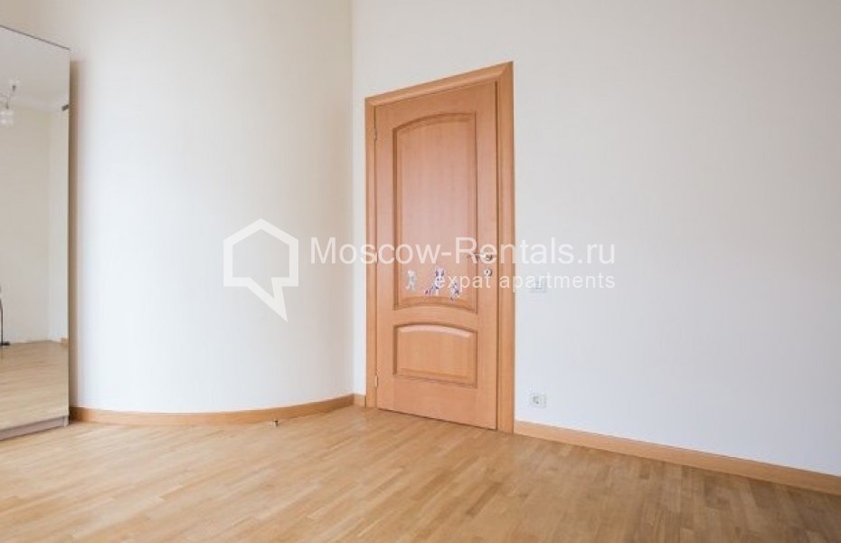 Photo #8 3-room (2 BR) apartment for <a href="http://moscow-rentals.ru/en/articles/long-term-rent" target="_blank">a long-term</a> rent
 in Russia, Moscow, Serafimovicha str, 2