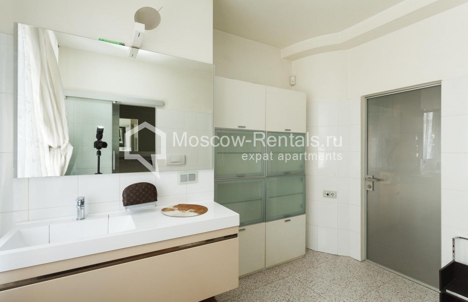 Photo #8 6-room (5 BR) apartment for <a href="http://moscow-rentals.ru/en/articles/long-term-rent" target="_blank">a long-term</a> rent
 in Russia, Moscow, Plyushchikha str, 22