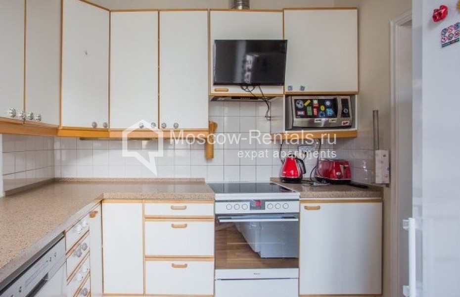 Photo #10 3-room (2 BR) apartment for <a href="http://moscow-rentals.ru/en/articles/long-term-rent" target="_blank">a long-term</a> rent
 in Russia, Moscow, Serafimovicha str, 2