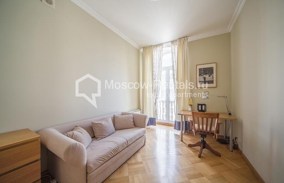 Photo #3 3-room (2 BR) apartment for <a href="http://moscow-rentals.ru/en/articles/long-term-rent" target="_blank">a long-term</a> rent
 in Russia, Moscow, Blagoveshchenskyi lane, 5