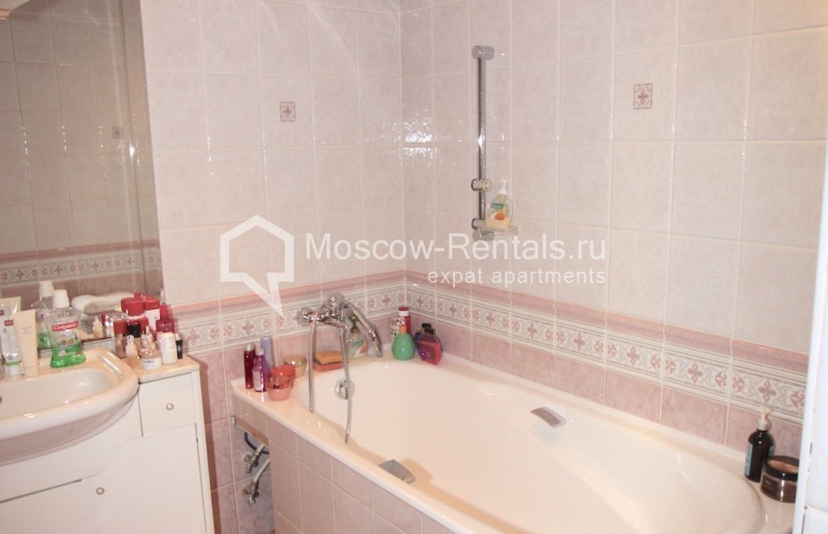 Photo #10 3-room (2 BR) apartment for <a href="http://moscow-rentals.ru/en/articles/long-term-rent" target="_blank">a long-term</a> rent
 in Russia, Moscow, Ostroumovskaya str, 10 bld 2