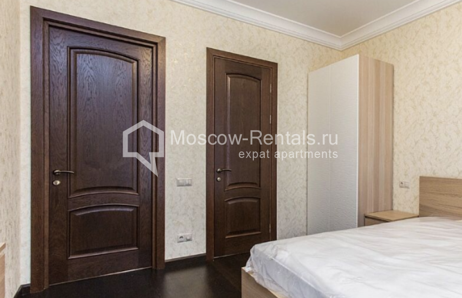 Photo #3 4-room (3 BR) apartment for <a href="http://moscow-rentals.ru/en/articles/long-term-rent" target="_blank">a long-term</a> rent
 in Russia, Moscow, Lomonosovskyi prosp, 25 к 5