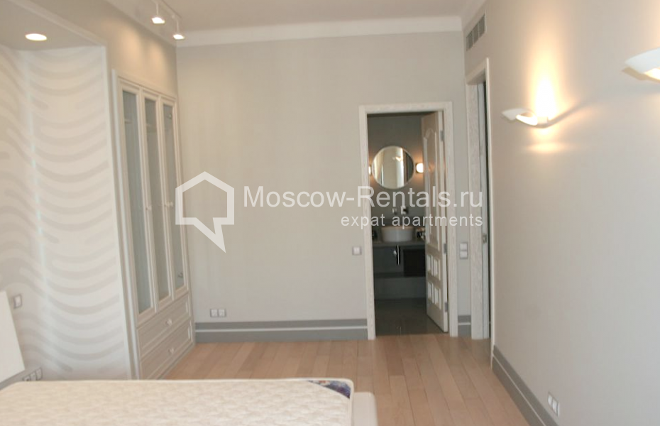 Photo #15 4-room (3 BR) apartment for <a href="http://moscow-rentals.ru/en/articles/long-term-rent" target="_blank">a long-term</a> rent
 in Russia, Moscow, Lomonosovskyi prosp, 29 к1
