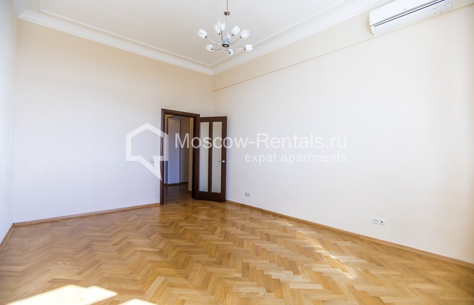 Photo #9 3-room (2 BR) apartment for <a href="http://moscow-rentals.ru/en/articles/long-term-rent" target="_blank">a long-term</a> rent
 in Russia, Moscow, Krasnopresnenskaya emb., 2/1