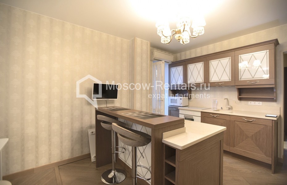 Photo #2 3-room (2 BR) apartment for <a href="http://moscow-rentals.ru/en/articles/long-term-rent" target="_blank">a long-term</a> rent
 in Russia, Moscow, Kastanaevskaya str, 45 к 2