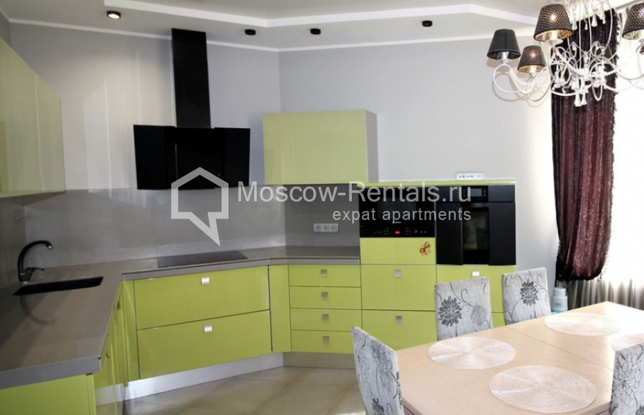 Photo #2 4-room (3 BR) apartment for <a href="http://moscow-rentals.ru/en/articles/long-term-rent" target="_blank">a long-term</a> rent
 in Russia, Moscow, Ramenki str, 20