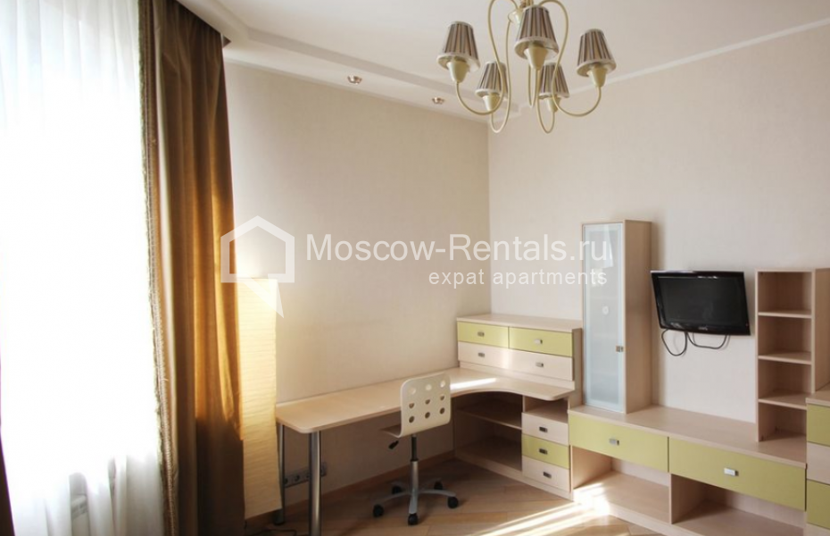 Photo #13 4-room (3 BR) apartment for <a href="http://moscow-rentals.ru/en/articles/long-term-rent" target="_blank">a long-term</a> rent
 in Russia, Moscow, Ramenki str, 20