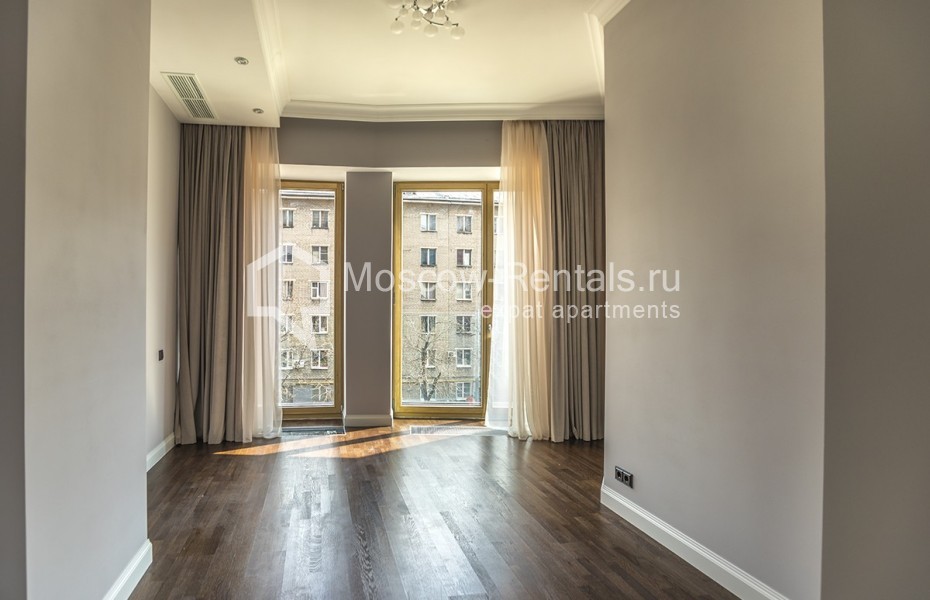 Photo #11 4-room (3 BR) apartment for <a href="http://moscow-rentals.ru/en/articles/long-term-rent" target="_blank">a long-term</a> rent
 in Russia, Moscow, Efremova str, 10 с 1 к 4/4