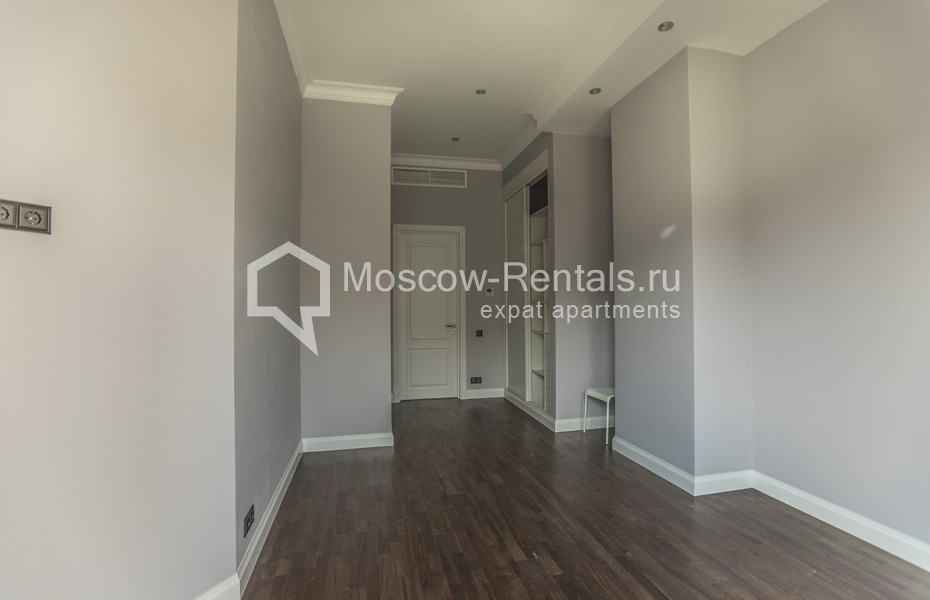 Photo #16 4-room (3 BR) apartment for <a href="http://moscow-rentals.ru/en/articles/long-term-rent" target="_blank">a long-term</a> rent
 in Russia, Moscow, Efremova str, 10 с 1 к 4/4