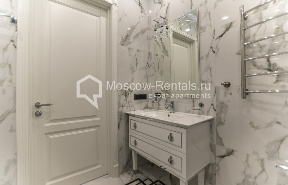 Photo #18 4-room (3 BR) apartment for <a href="http://moscow-rentals.ru/en/articles/long-term-rent" target="_blank">a long-term</a> rent
 in Russia, Moscow, Efremova str, 10 с 1 к 4/4