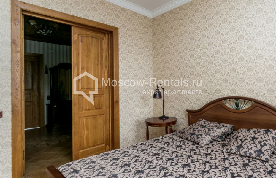 Photo #9 4-room (3 BR) apartment for <a href="http://moscow-rentals.ru/en/articles/long-term-rent" target="_blank">a long-term</a> rent
 in Russia, Moscow, Smolenskaya-Sennaya sq., 23/25