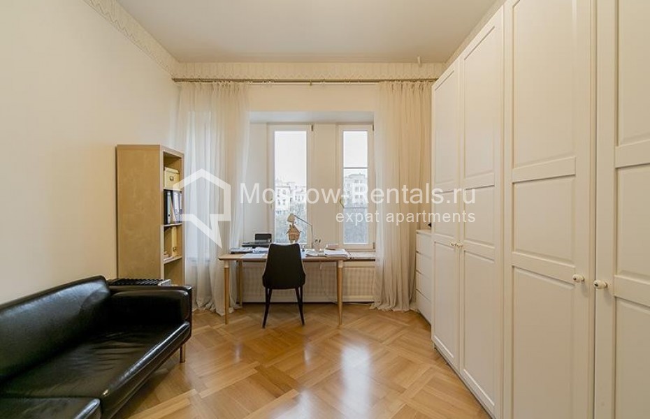 Photo #5 5-room (4 BR) apartment for <a href="http://moscow-rentals.ru/en/articles/long-term-rent" target="_blank">a long-term</a> rent
 in Russia, Moscow, Trekhprudnyi lane, 11/13С1