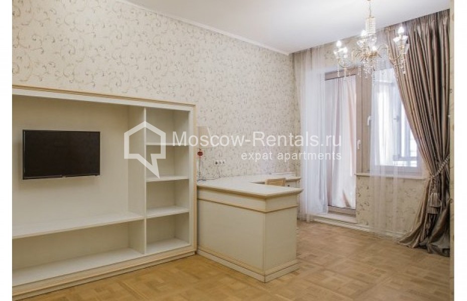 Photo #8 4-room (3 BR) apartment for <a href="http://moscow-rentals.ru/en/articles/long-term-rent" target="_blank">a long-term</a> rent
 in Russia, Moscow, Maly Kozikhinskyi lane, 14
