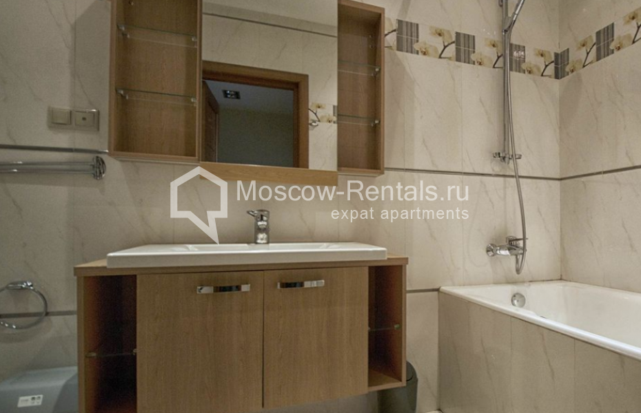 Photo #13 4-room (3 BR) apartment for <a href="http://moscow-rentals.ru/en/articles/long-term-rent" target="_blank">a long-term</a> rent
 in Russia, Moscow, Strastnoi blv., 10к1