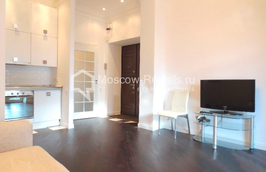 Photo #1 3-room (2 BR) apartment for <a href="http://moscow-rentals.ru/en/articles/long-term-rent" target="_blank">a long-term</a> rent
 in Russia, Moscow, Glinishevskyi lane, 5/7